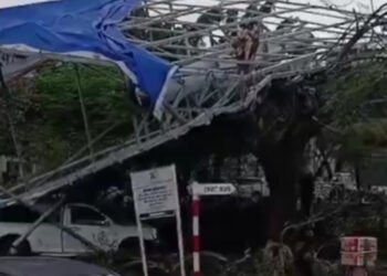 Fallen billboard damages parked vehicles in Kisumu CBD